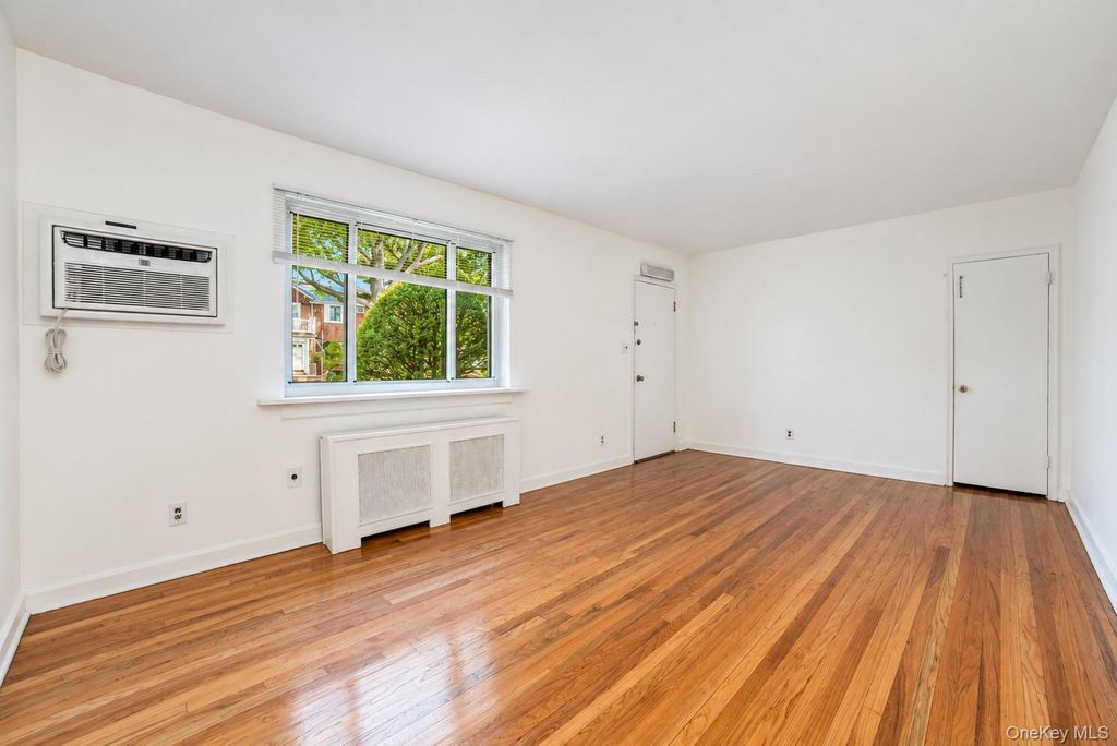 260-13 74th Avenue 1 G, Glen Oaks, NY 11004 — photo 3