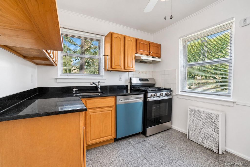 260-13 74th Avenue 1 G, Glen Oaks, NY 11004 — photo 4