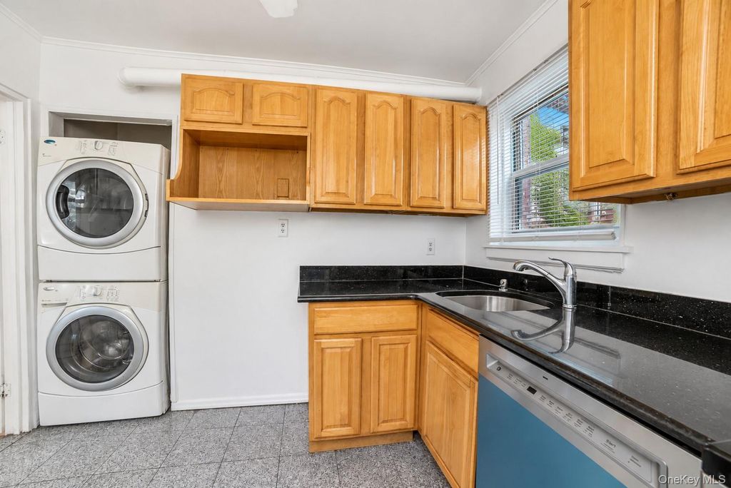 260-13 74th Avenue 1 G, Glen Oaks, NY 11004 — photo 5