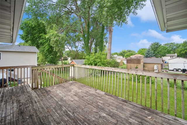 3300 E 43rd Street, Des Moines, IA 50317