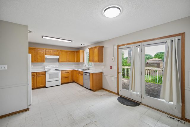 3300 E 43rd Street, Des Moines, IA 50317