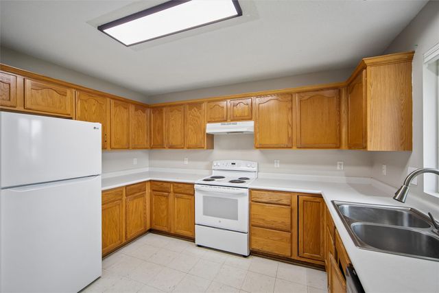 3300 E 43rd Street, Des Moines, IA 50317