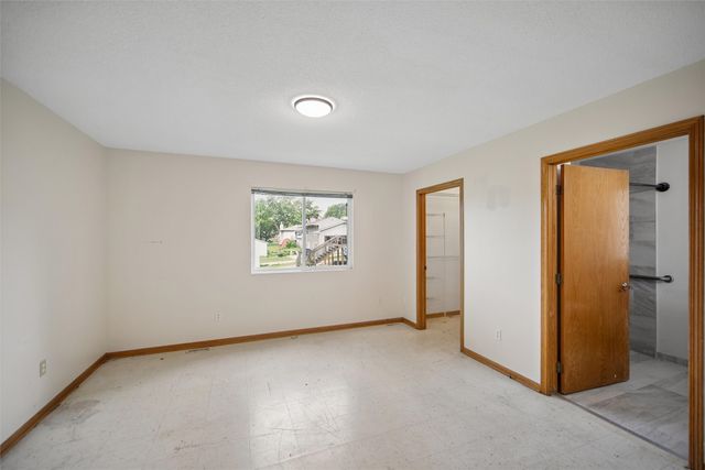 3300 E 43rd Street, Des Moines, IA 50317