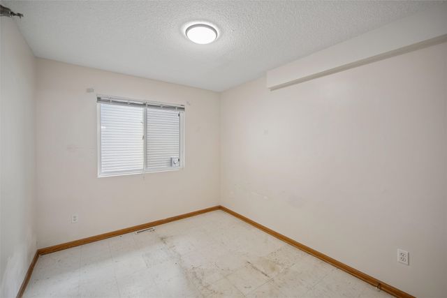 3300 E 43rd Street, Des Moines, IA 50317