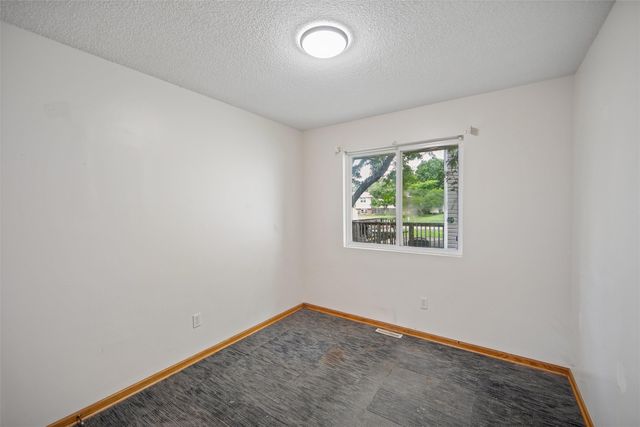 3300 E 43rd Street, Des Moines, IA 50317