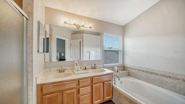 6122 BLUE RUNNER COURT, Lakewood Ranch, FL 34202