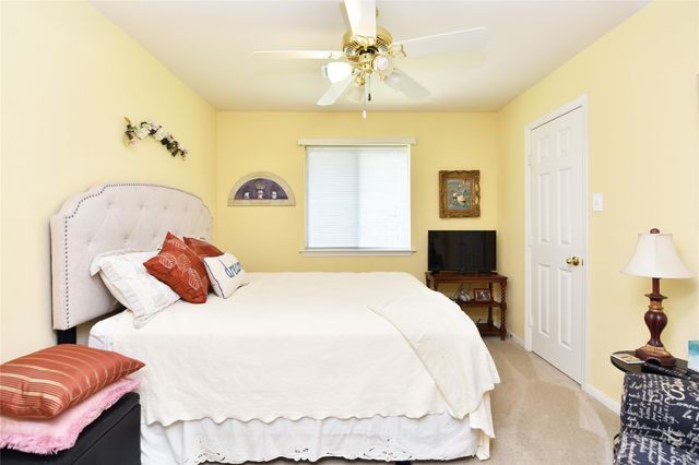 3226 Stratford Pointe Drive, Sugar Land, TX 77498