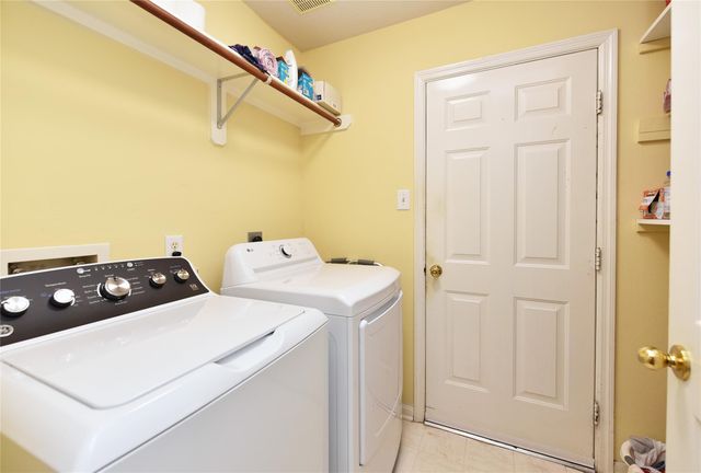 3226 Stratford Pointe Drive, Sugar Land, TX 77498