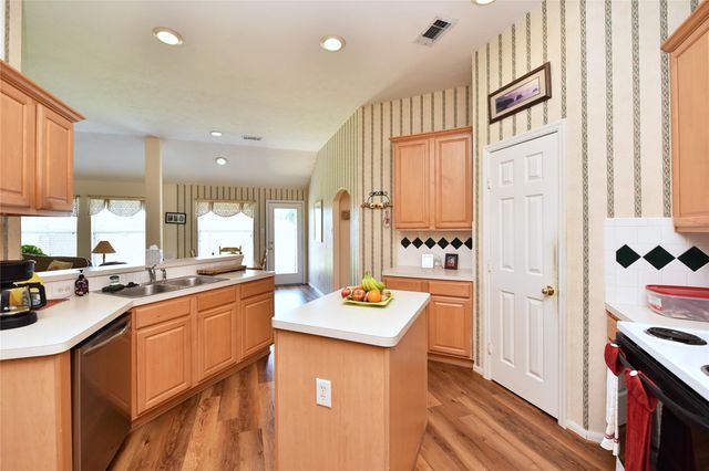 3226 Stratford Pointe Drive, Sugar Land, TX 77498