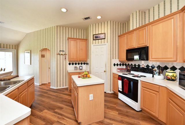 3226 Stratford Pointe Drive, Sugar Land, TX 77498
