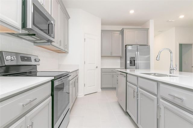 6414 LIMBERPINE ALLEY, St Cloud, FL 34771