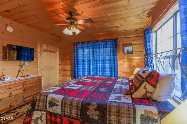 2222 Windswept View Way, Sevierville, TN 37876