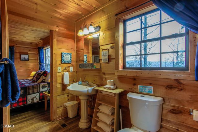 2222 Windswept View Way, Sevierville, TN 37876