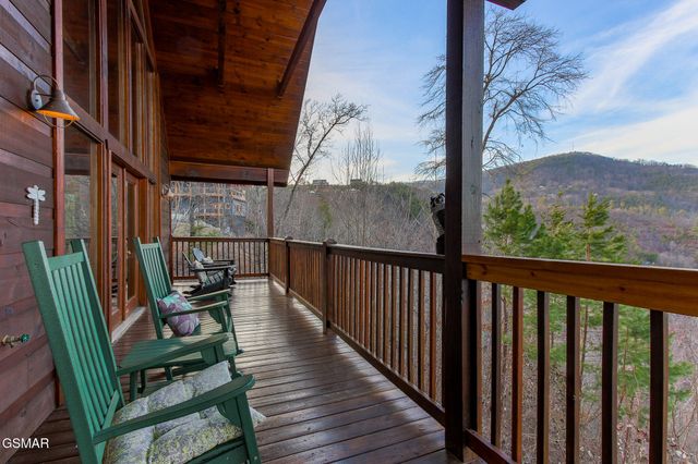 2222 Windswept View Way, Sevierville, TN 37876