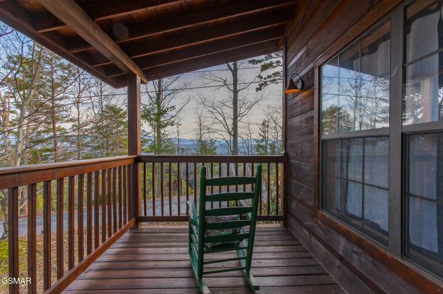 2222 Windswept View Way, Sevierville, TN 37876