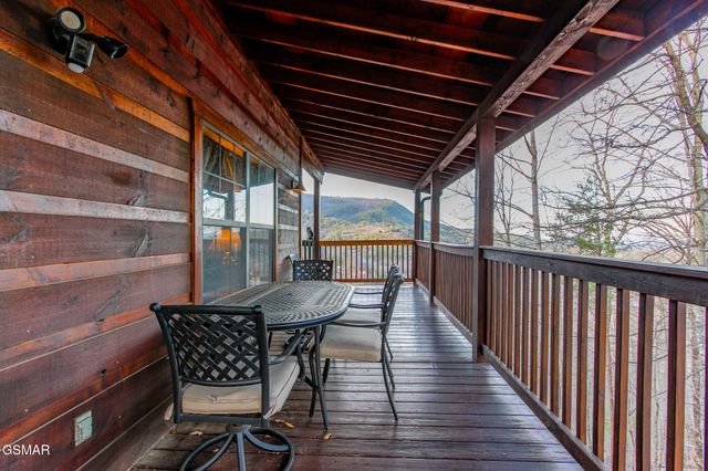 2222 Windswept View Way, Sevierville, TN 37876