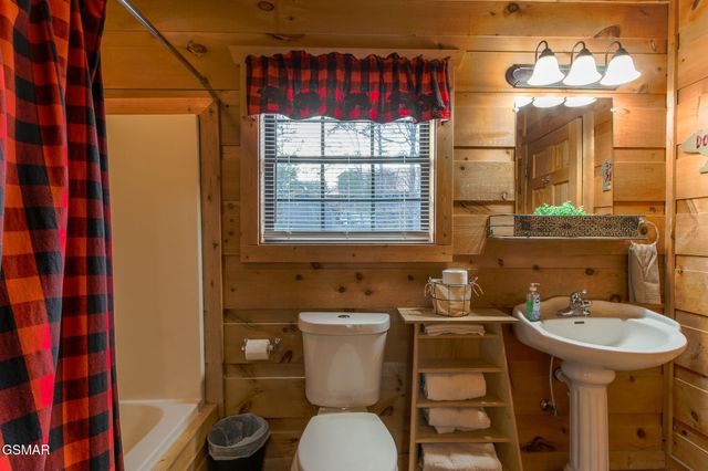 2222 Windswept View Way, Sevierville, TN 37876