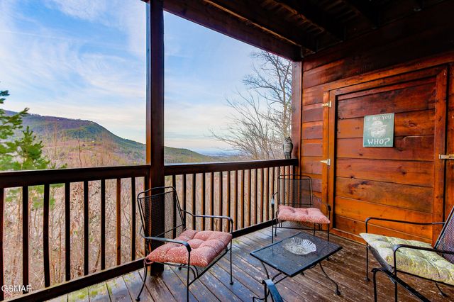 2222 Windswept View Way, Sevierville, TN 37876