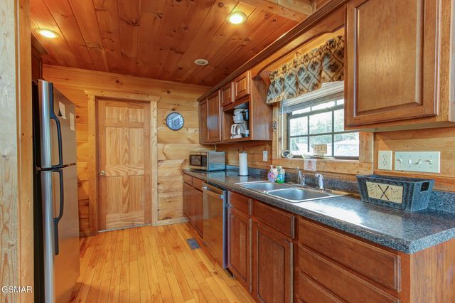 2222 Windswept View Way, Sevierville, TN 37876