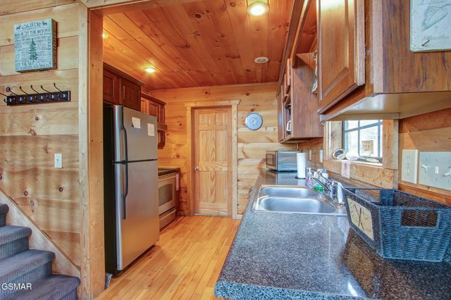 2222 Windswept View Way, Sevierville, TN 37876