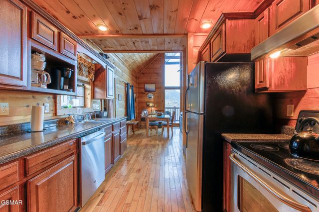 2222 Windswept View Way, Sevierville, TN 37876