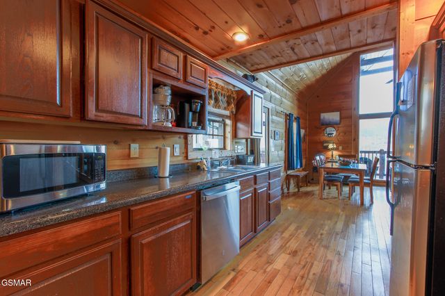 2222 Windswept View Way, Sevierville, TN 37876