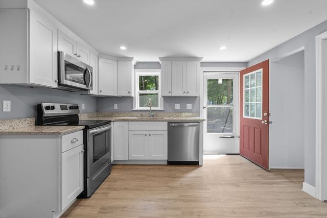 153 Dunns Pond Rd, Barnstable, MA 02601