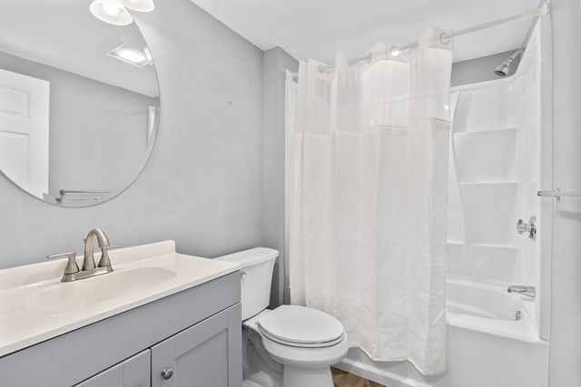 153 Dunns Pond Rd, Barnstable, MA 02601