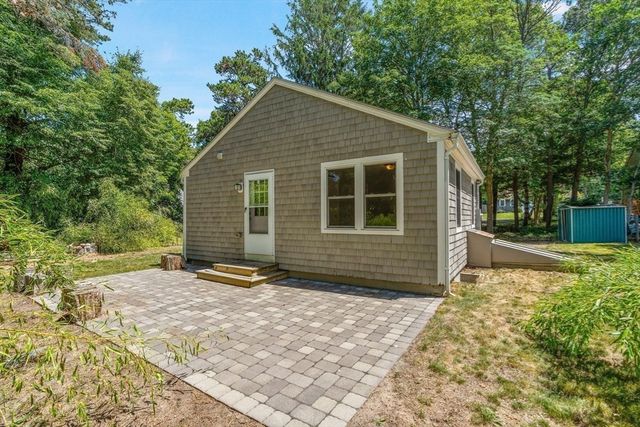153 Dunns Pond Rd, Barnstable, MA 02601