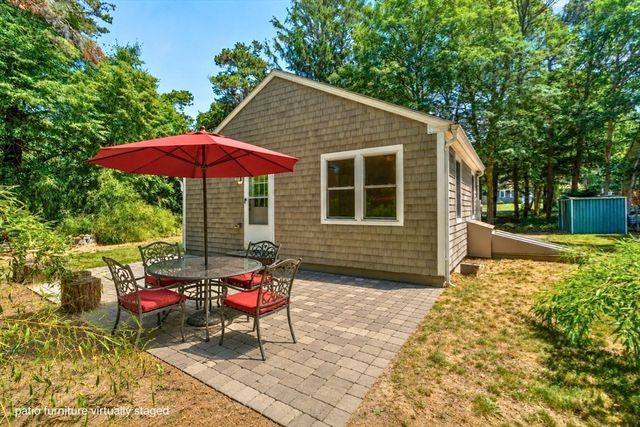153 Dunns Pond Rd, Barnstable, MA 02601