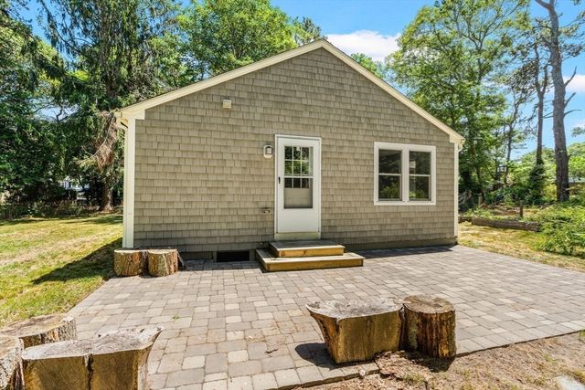 153 Dunns Pond Rd, Barnstable, MA 02601