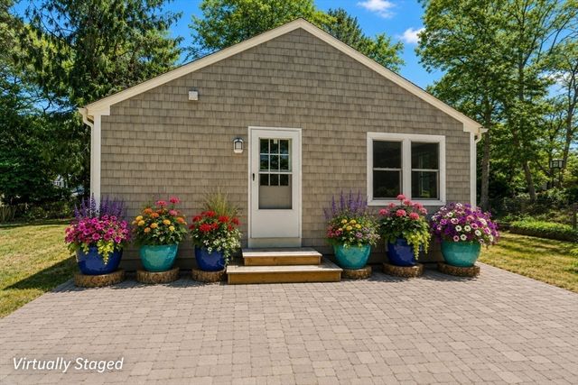 153 Dunns Pond Rd, Barnstable, MA 02601