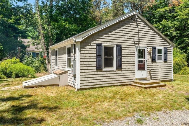 153 Dunns Pond Rd, Barnstable, MA 02601