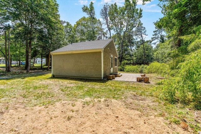 153 Dunns Pond Rd, Barnstable, MA 02601