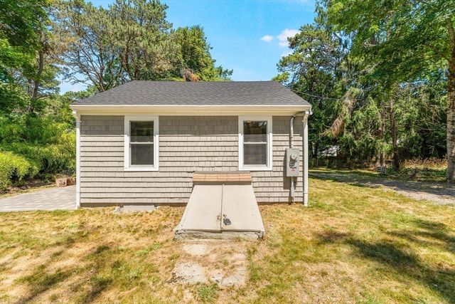 153 Dunns Pond Rd, Barnstable, MA 02601