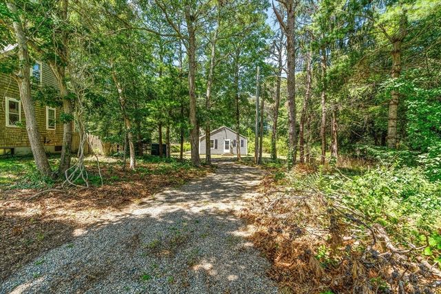 153 Dunns Pond Rd, Barnstable, MA 02601