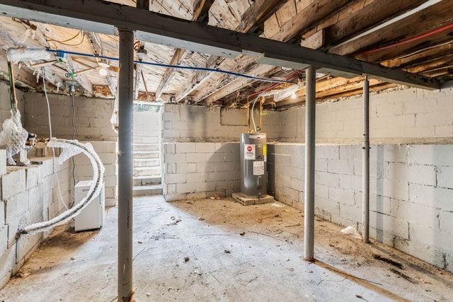 153 Dunns Pond Rd, Barnstable, MA 02601