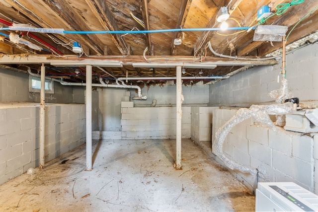 153 Dunns Pond Rd, Barnstable, MA 02601