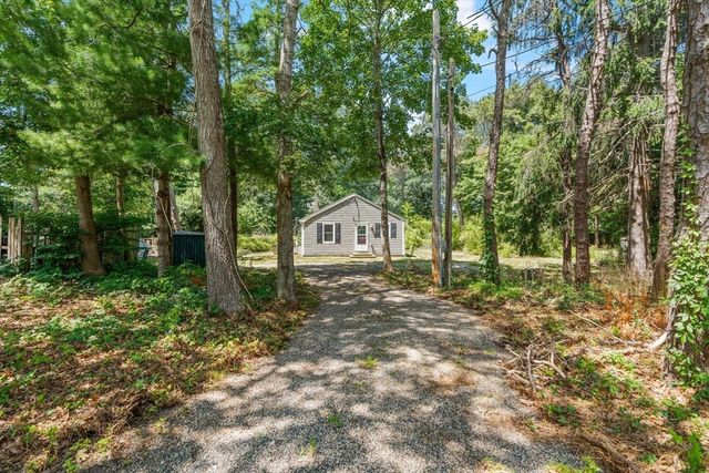 153 Dunns Pond Rd, Barnstable, MA 02601