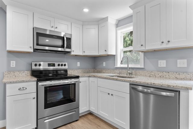 153 Dunns Pond Rd, Barnstable, MA 02601