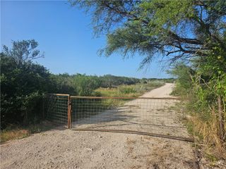 1 Toro Spur, San Diego, TX 78384