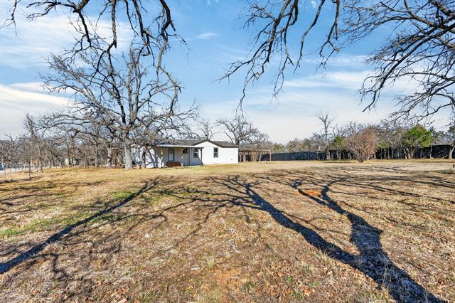 324 Whispering Oaks, Mineral Wells, TX 76067