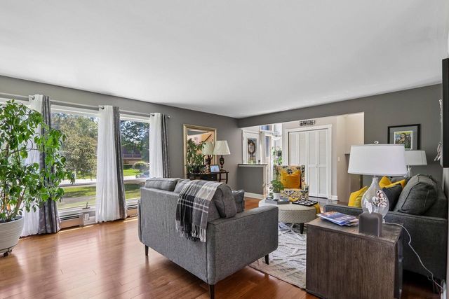 8755 N Pelham PARKWAY, Bayside, WI 53217