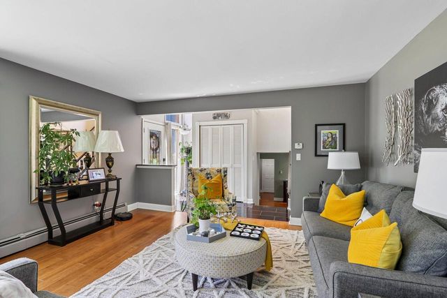 8755 N Pelham PARKWAY, Bayside, WI 53217