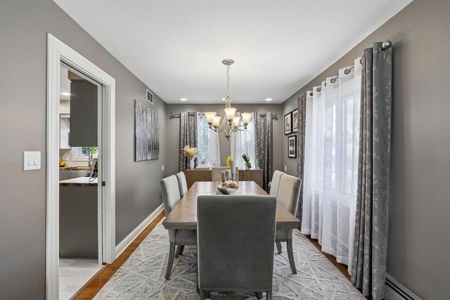 8755 N Pelham PARKWAY, Bayside, WI 53217