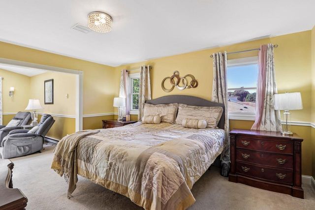 8755 N Pelham PARKWAY, Bayside, WI 53217