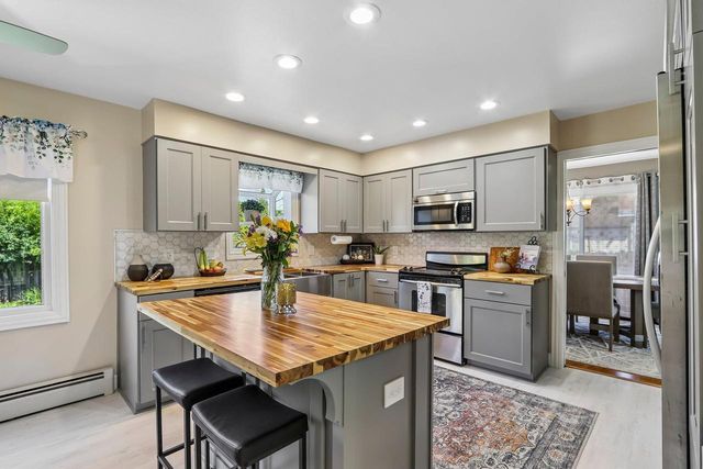8755 N Pelham PARKWAY, Bayside, WI 53217