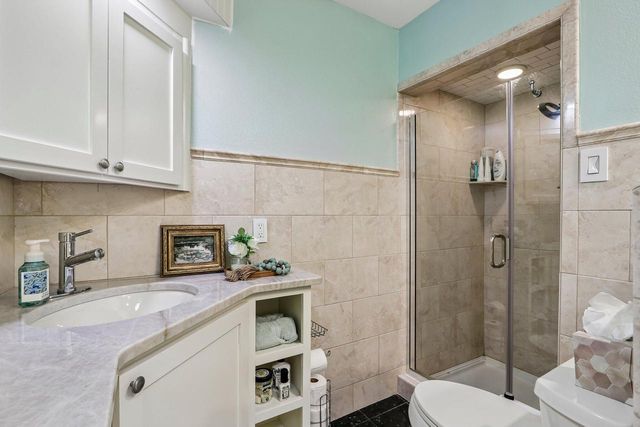 8755 N Pelham PARKWAY, Bayside, WI 53217