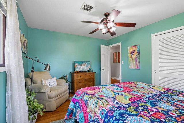 8755 N Pelham PARKWAY, Bayside, WI 53217