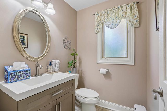 8755 N Pelham PARKWAY, Bayside, WI 53217